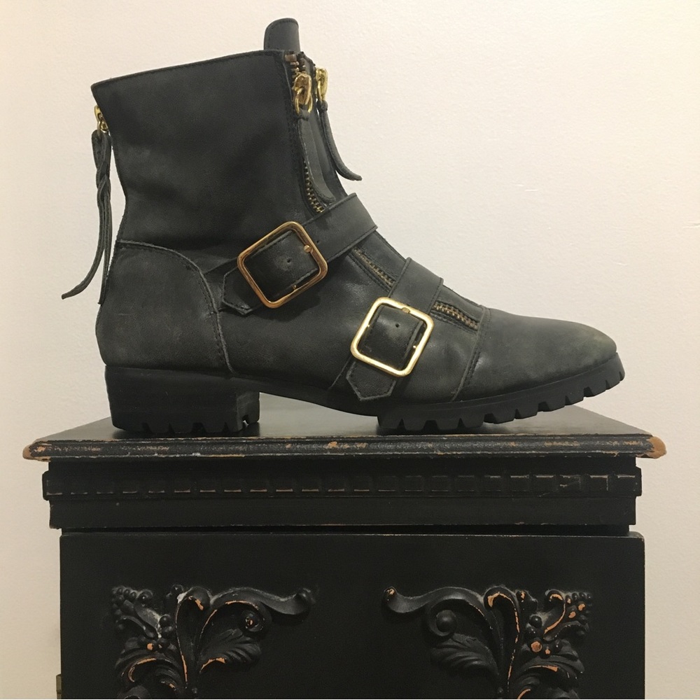 Cynthia Vincent boots 7.5 M distressed zippers grey black leather street wear